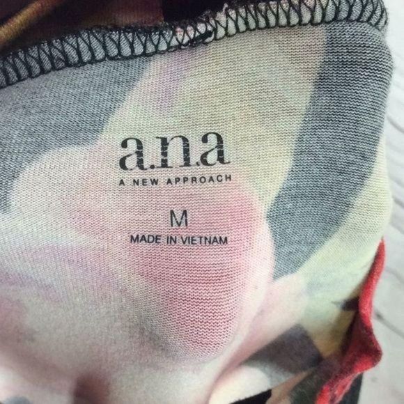 ANA Floral rose choker medium key hole blouse - Picture 7 of 7